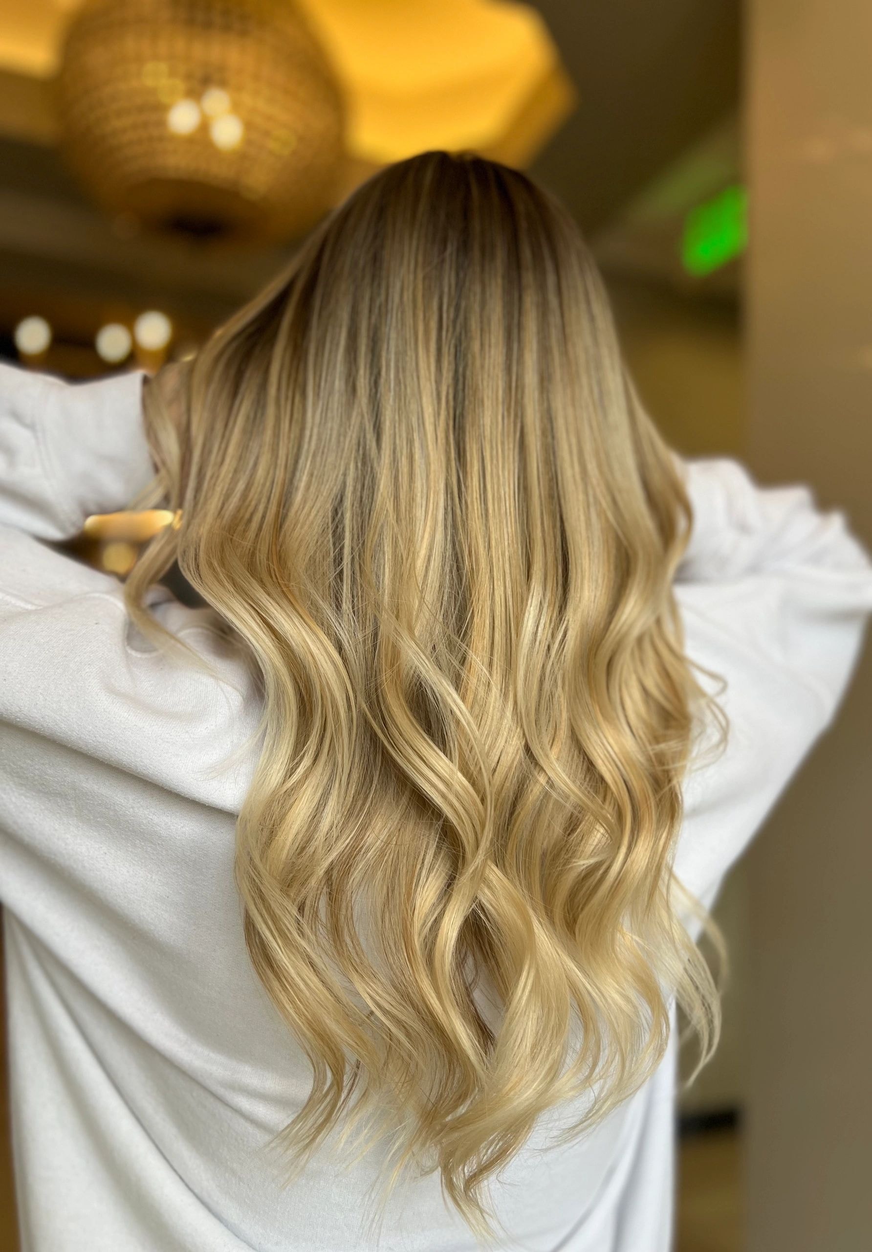 Honey blonde voluminous waves